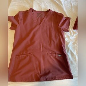 Figs Casma Three-Pocket Scrub Top mauve